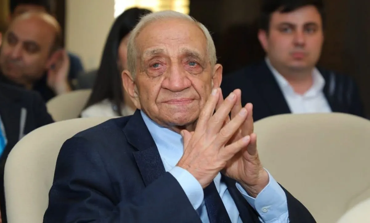 An azerbaijani enters the Guinness World Records for the second time in a month