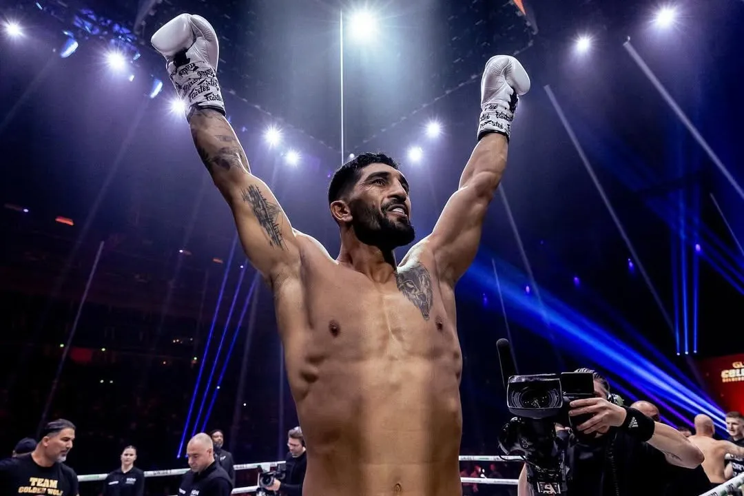 Bahram Rajabzadeh knocks out opponent in  seconds  VIDEO