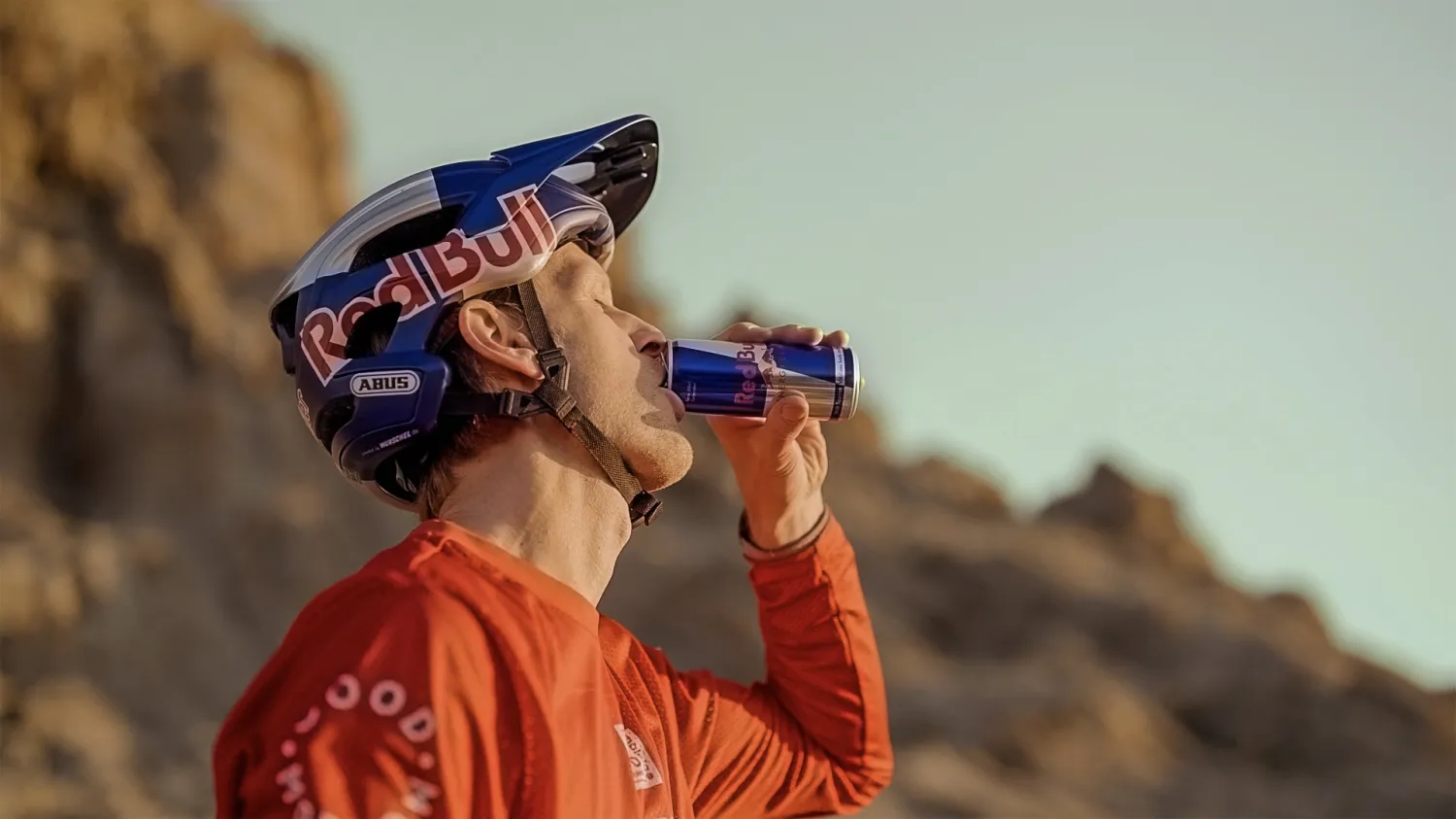 Guinness World Record holder performs stunts at Nakhchivan’s Alinja Castle - VIDEO