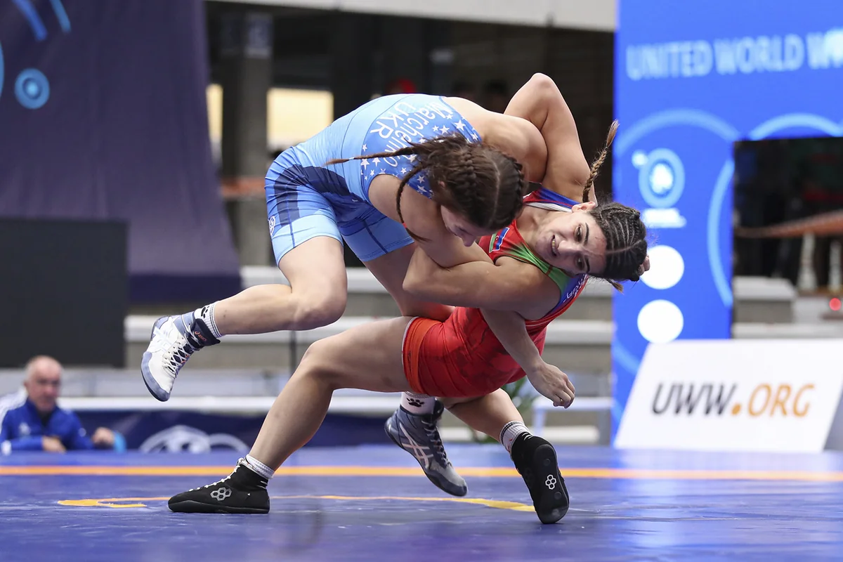 Azerbaijans Women Wrestlers Begin Training Camp in Almaty
