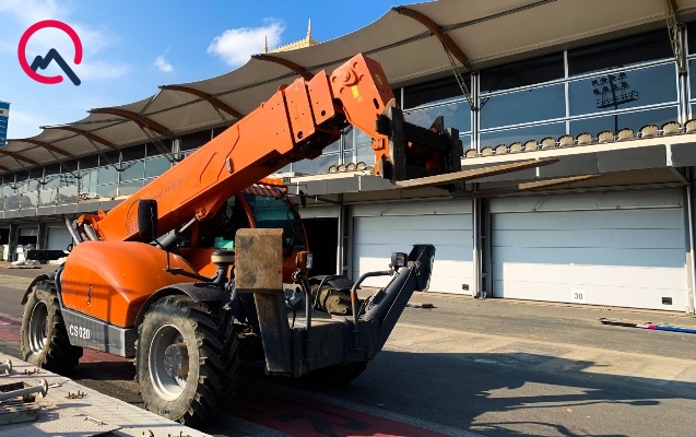F structures are being demolished in Baku there is a parade atmosphere