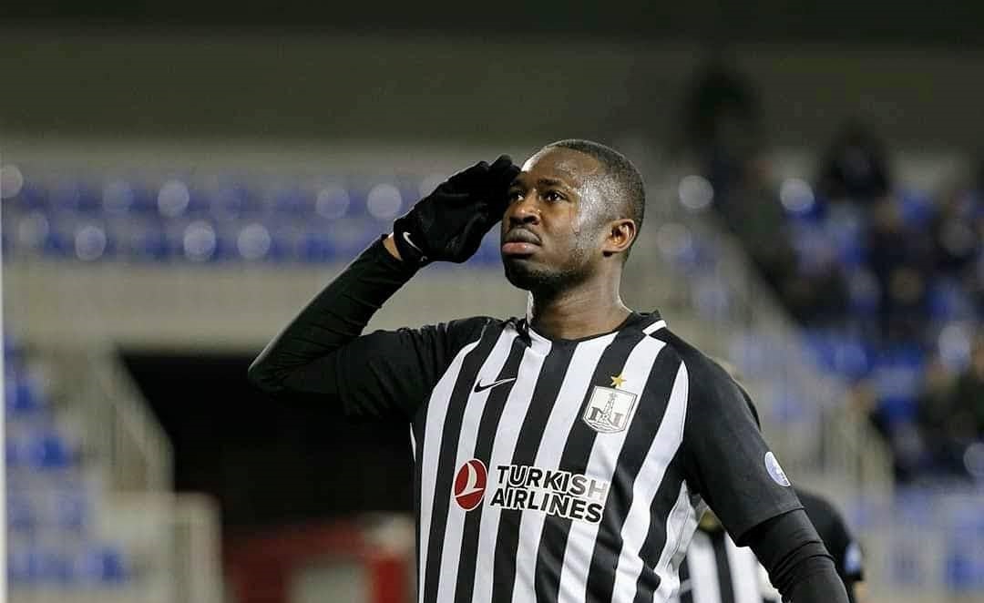 A gift from a Porto player to a Neftchi legionnaire  PHOTO