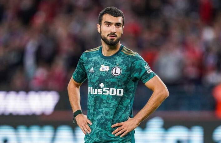 Shameful action against Mahira on the popular Russian website  PHOTO