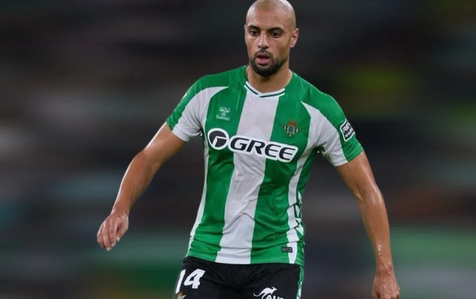 Real Betis Sofyan Amrabatı transfer etmir  Fənərbağçaya qayıdır