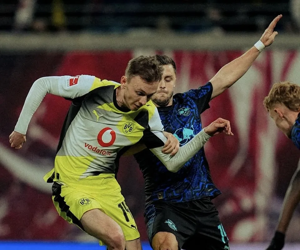 Borussiya səfərdə heçheçə etdi