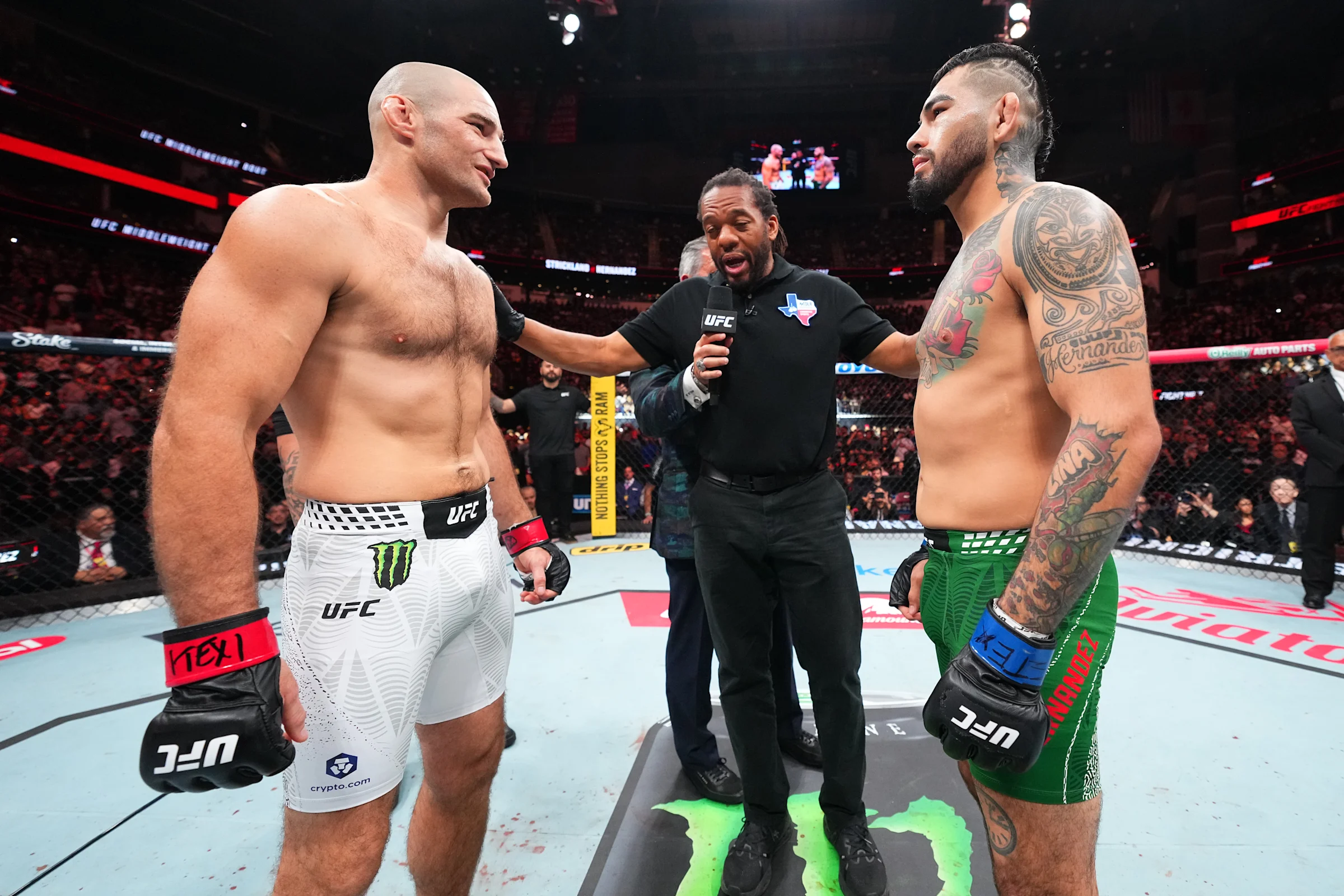 Növbəti UFC gecəsi baş tutub  Striklend Çimayevə meydan oxudu