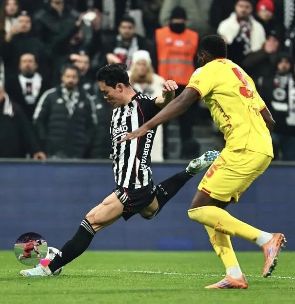 Qolunu vurdu tərcüməçiyə təşəkkür etdi  VİDEO