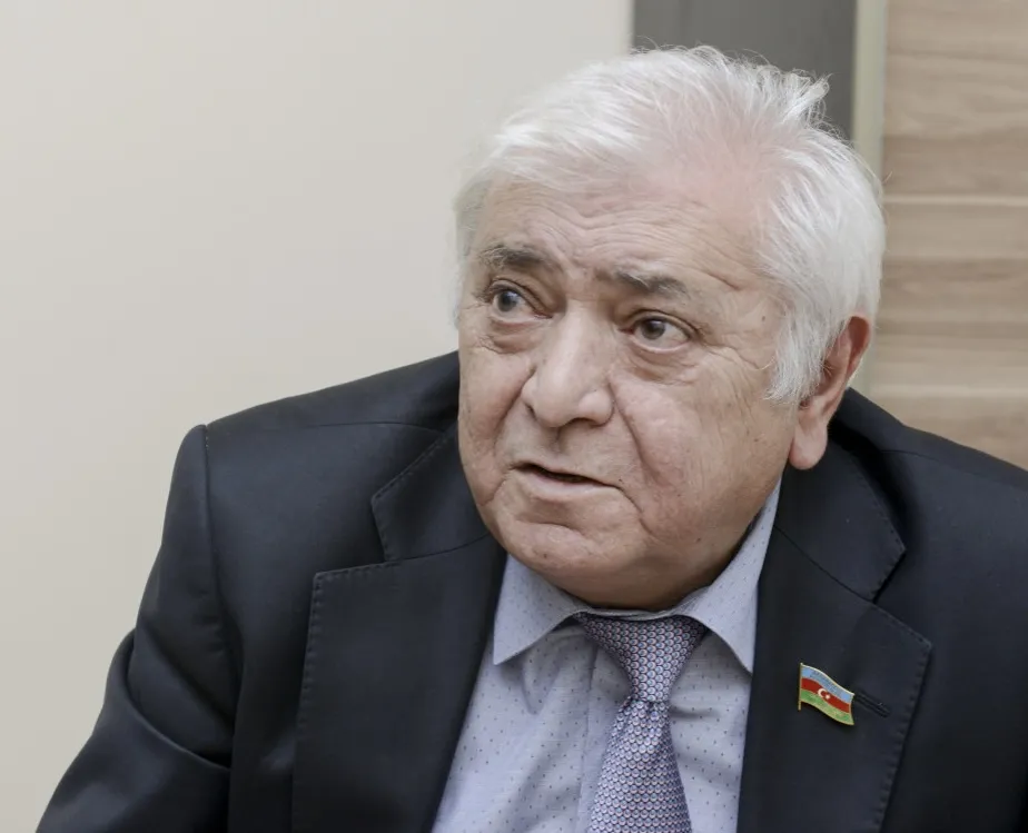 Aqil Abbas Nərimanı harda görsəm öpərdim Addaini isə yox