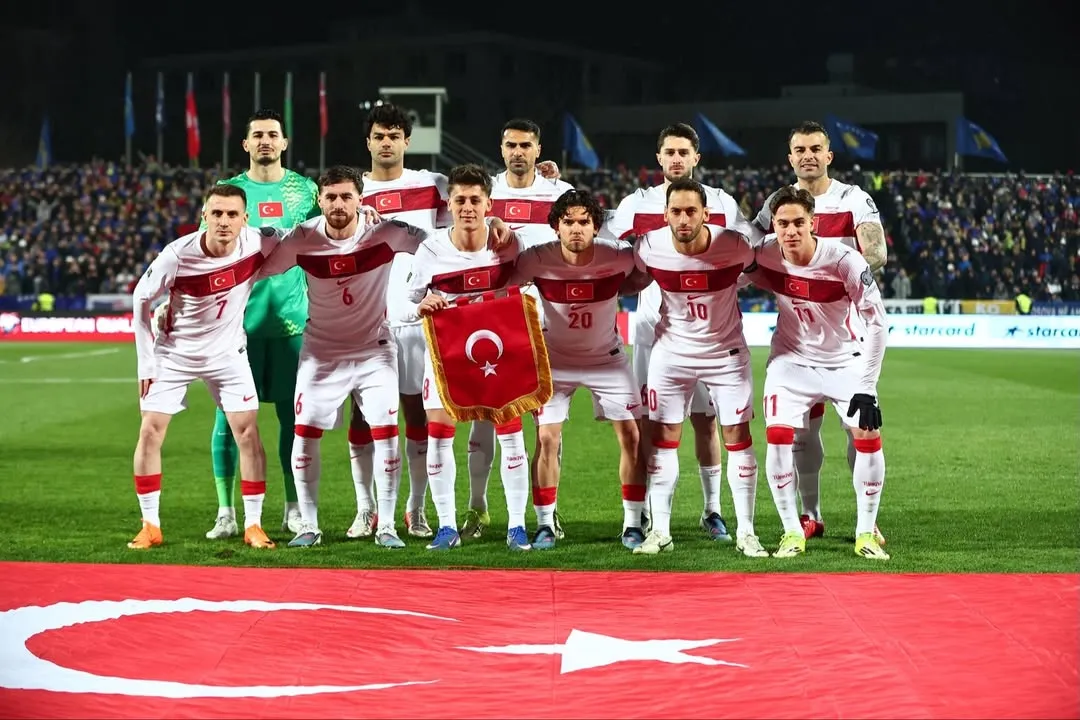 Türkiyəli futbolçu klubunda qaldı