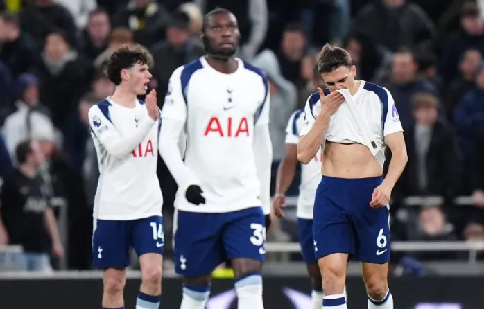 Tottenhemdə böhran Premyer Liqada qələbə həsrəti davam edir