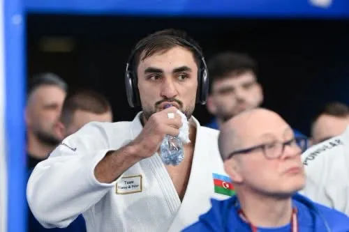 Olimpiya çempionu medal uğrunda döyüşə buraxılmayıb
