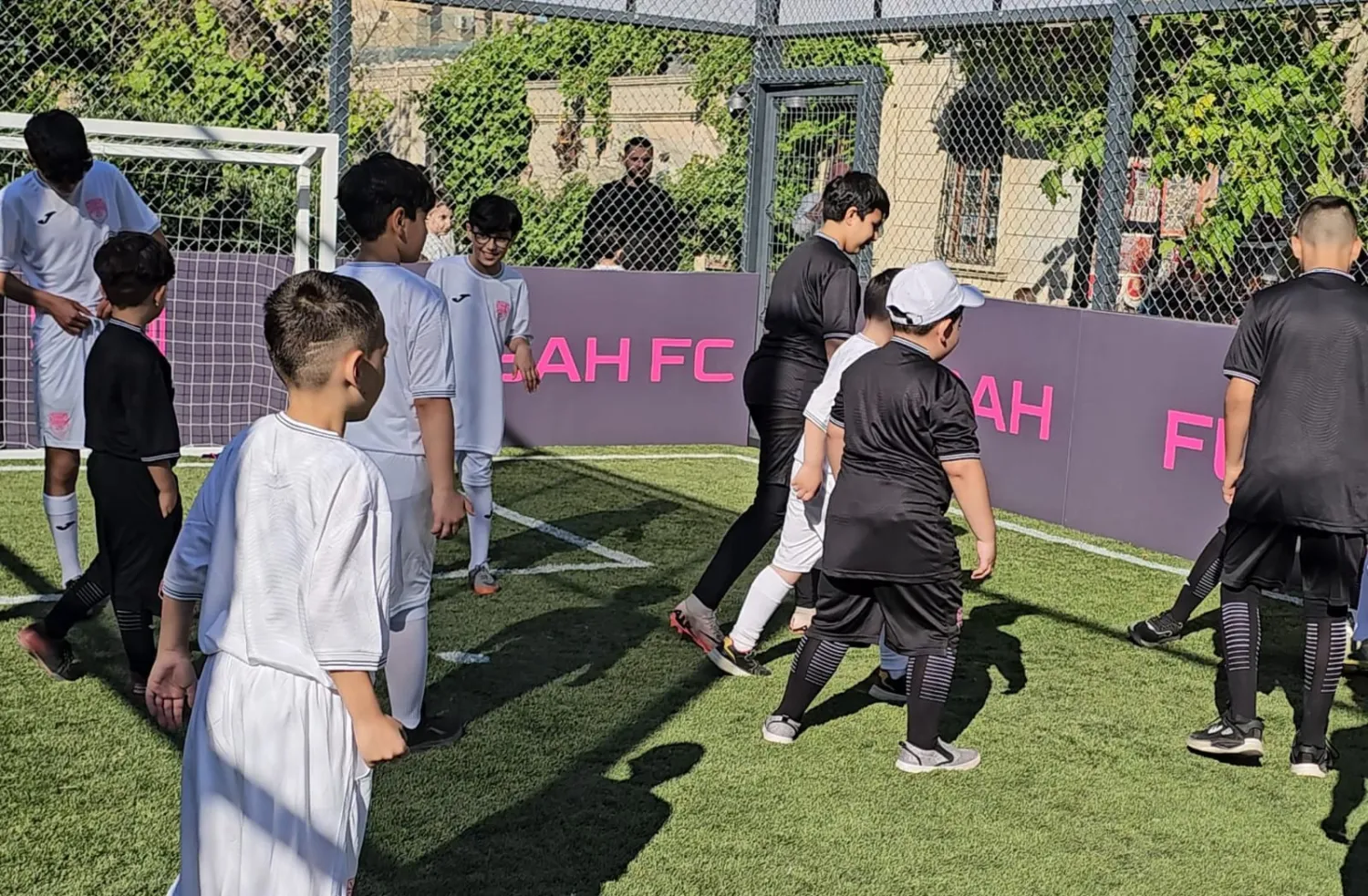 Sabah İçərişəhərdə futbol meydançasını istifadəyə verdi  VİDEO