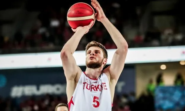 Fənərbağçanı Beşiktaşa dəyişir