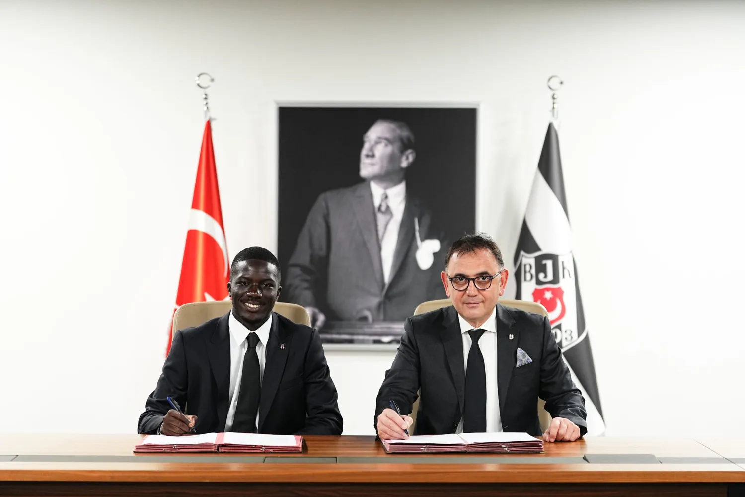 Beşiktaşdan sol cinah gücləndirilməsi Kassum Uattara rəsmən İstanbulda