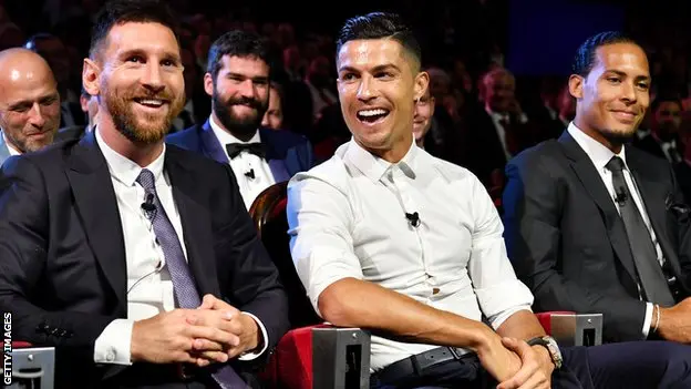 Ronaldunu necə tənqid etmək olar  yaşında  qol vurub