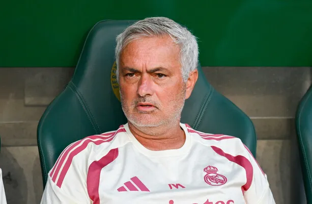 Realın ulduzu komandada qalır Mourinyo getməyə qoymadı