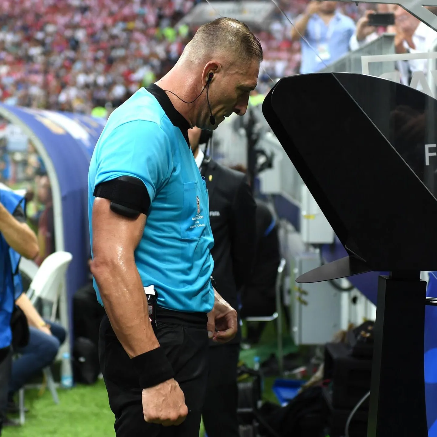 UEFA VAR qaydalarına yenidən baxır