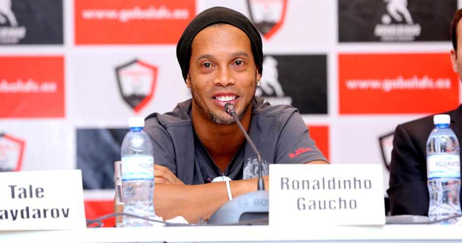 Ronaldinyo Monakonun xilasına dəstək verir