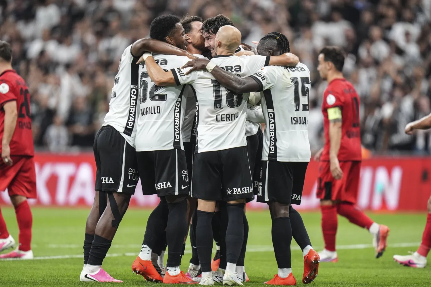 Superliqa Beşiktaş Çorumu darmadağın edib  VİDEO