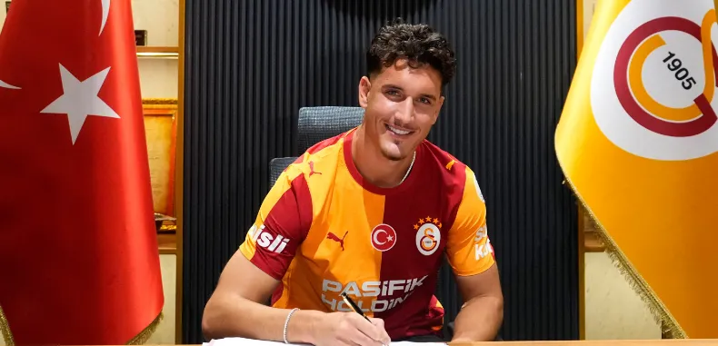 Deniz Gül rəsmən Qalatasarayda