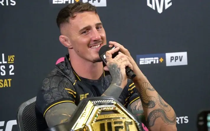 Tom Aspinall UFC ağır çəki kəmərindən imtina edib