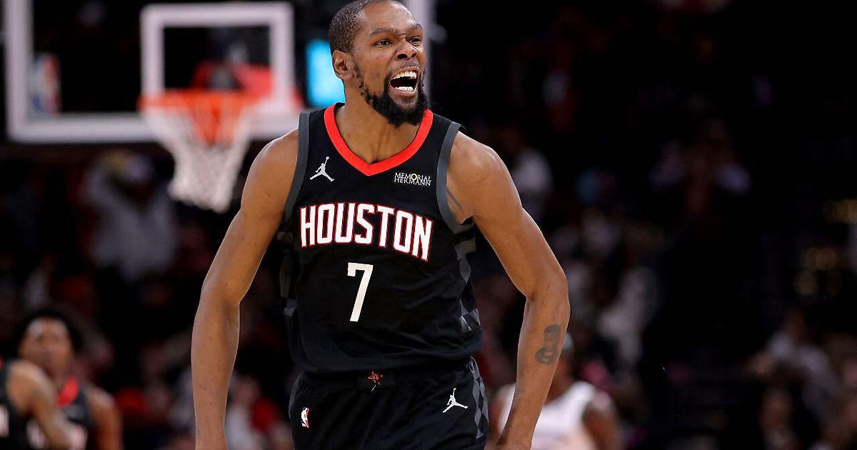 Kevin Durant azarkeşin xahişinə sərt cavab verib