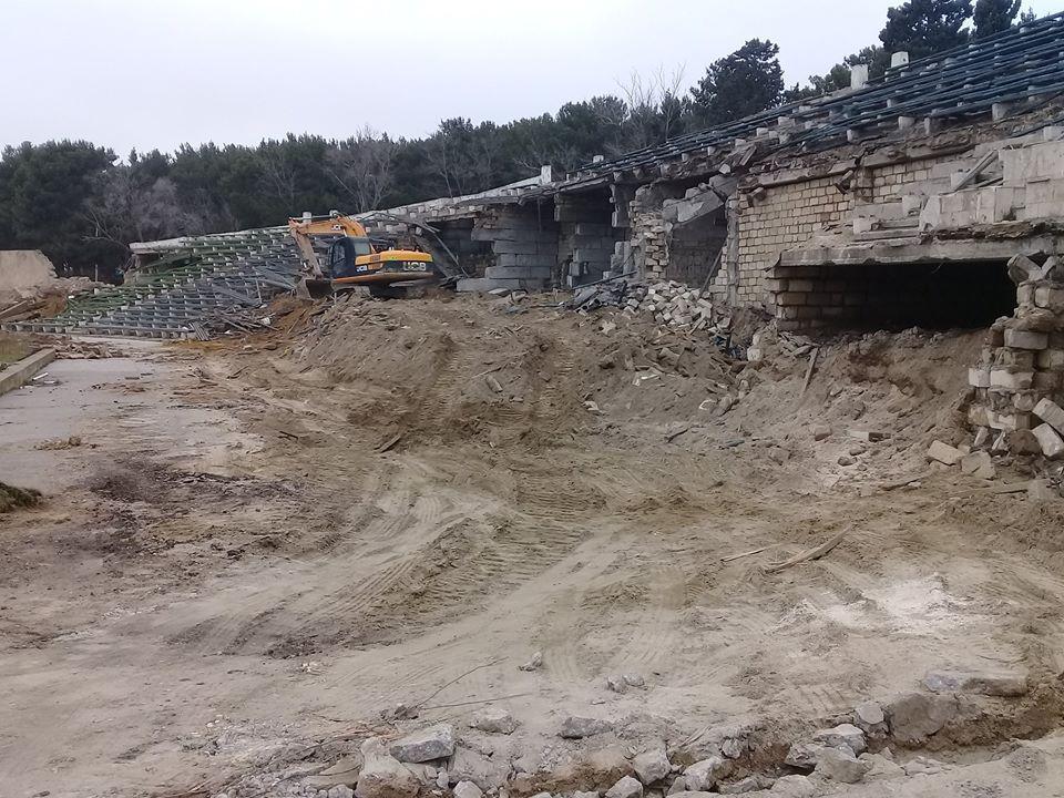 Prezidentin  milyon manat ayırdığı stadionda təmir başladı  FOTO