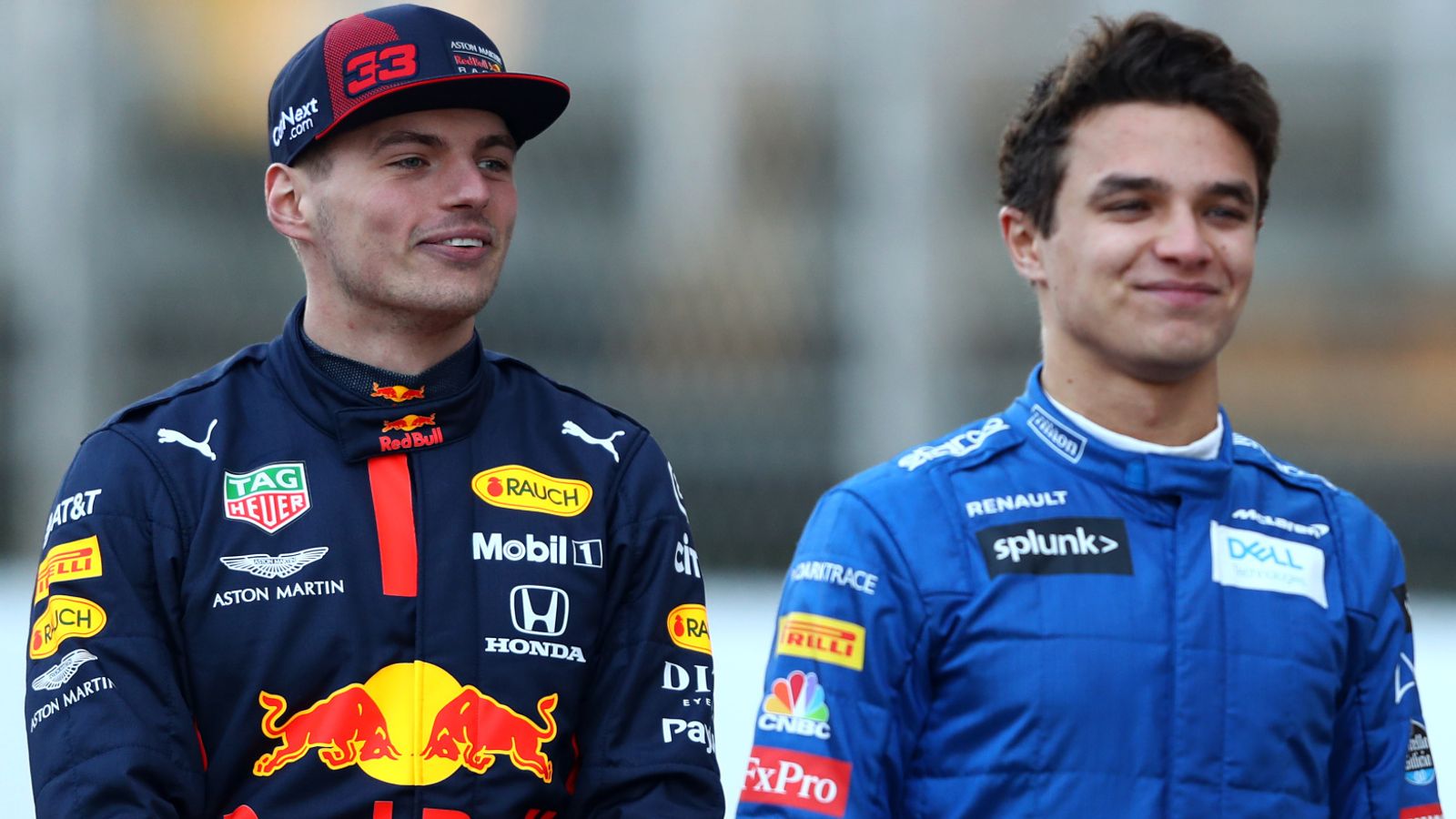 Formula  pilotu koronavirusa görə saçlarını kəsəcək
