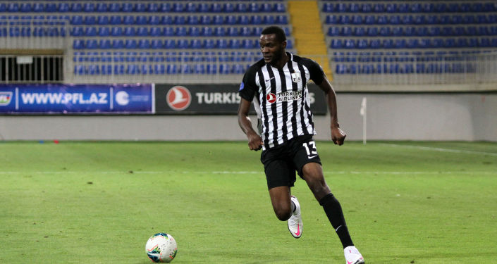 Neftçi hücumçusu ilə yolları ayırdı